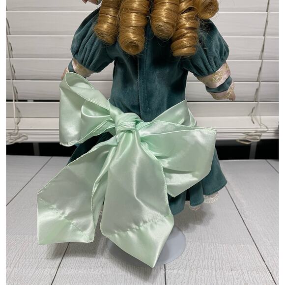 The Savoy Collection Limited Edition Sisley Doll - Picture 9 of 14